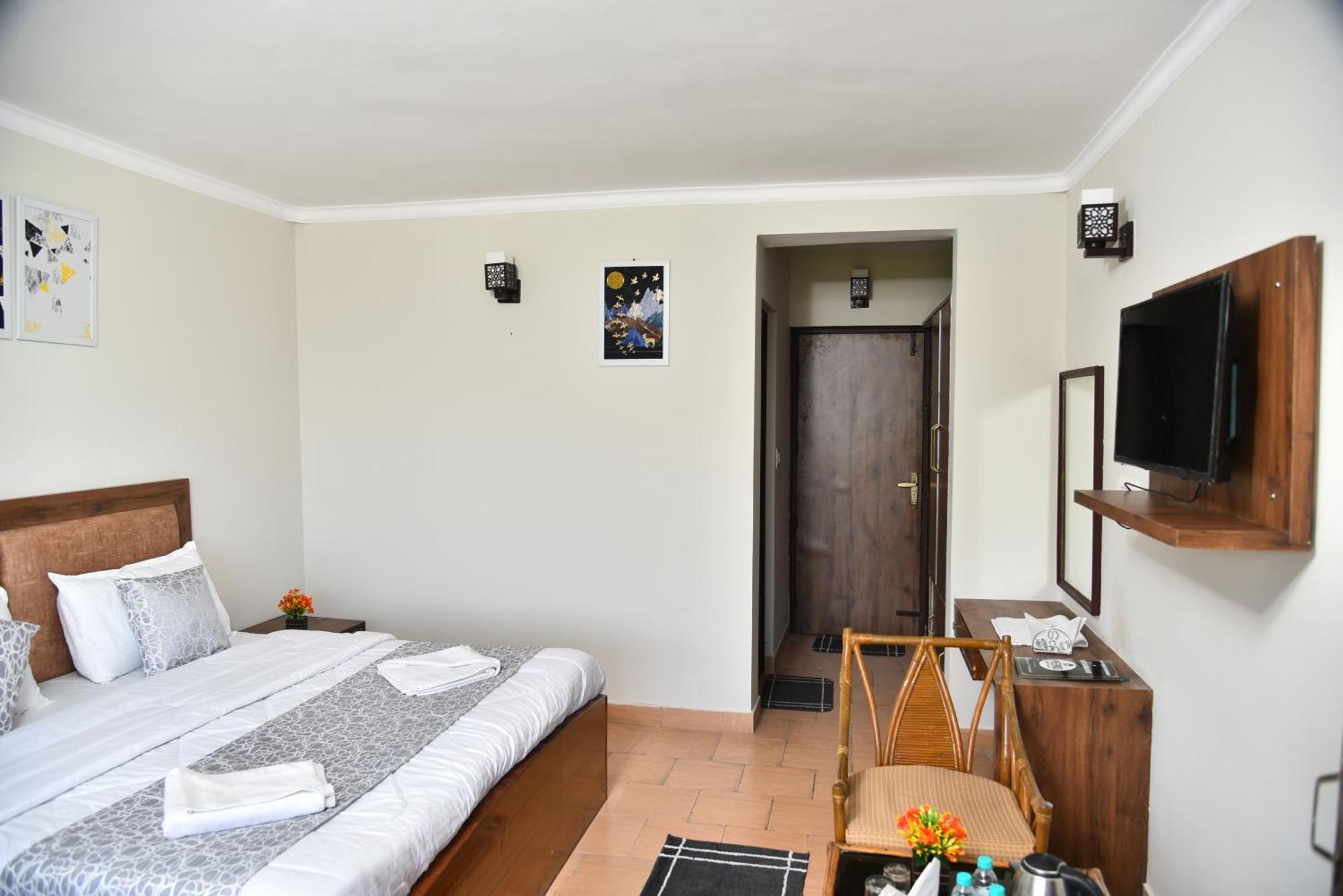 Kumaon Roop Resort Near Kainchi Dham Nainital Bagian luar foto