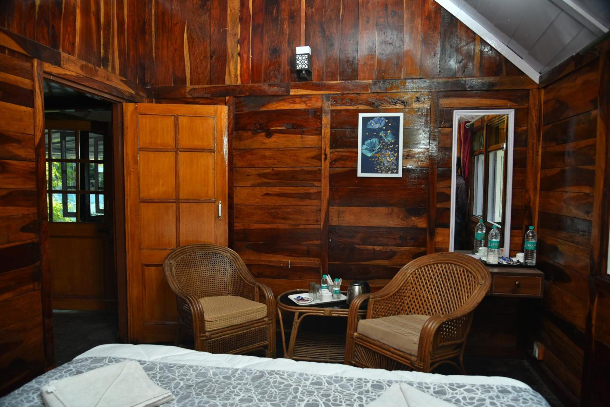 Kumaon Roop Resort Near Kainchi Dham Nainital Bagian luar foto