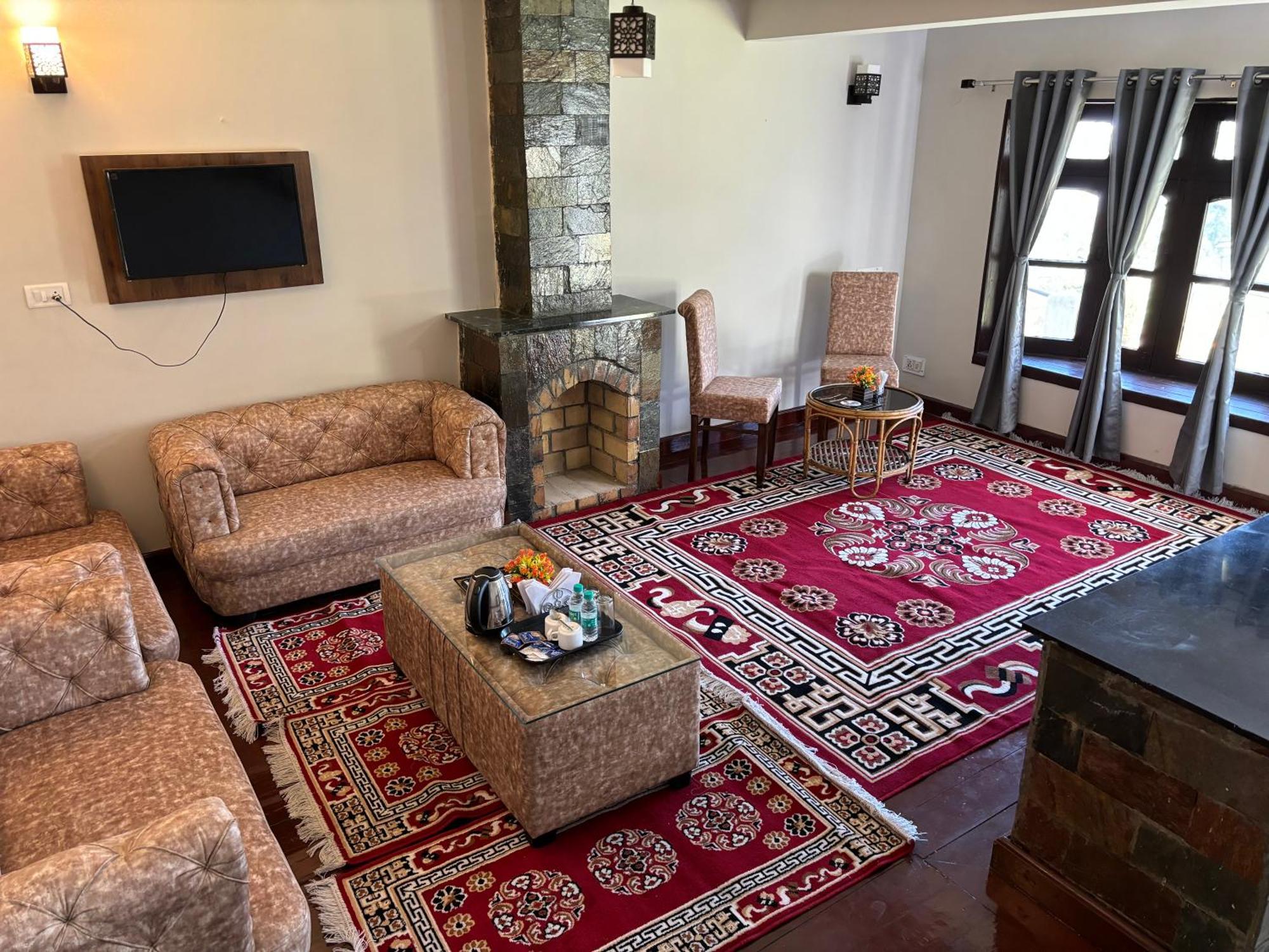 Kumaon Roop Resort Near Kainchi Dham Nainital Bagian luar foto