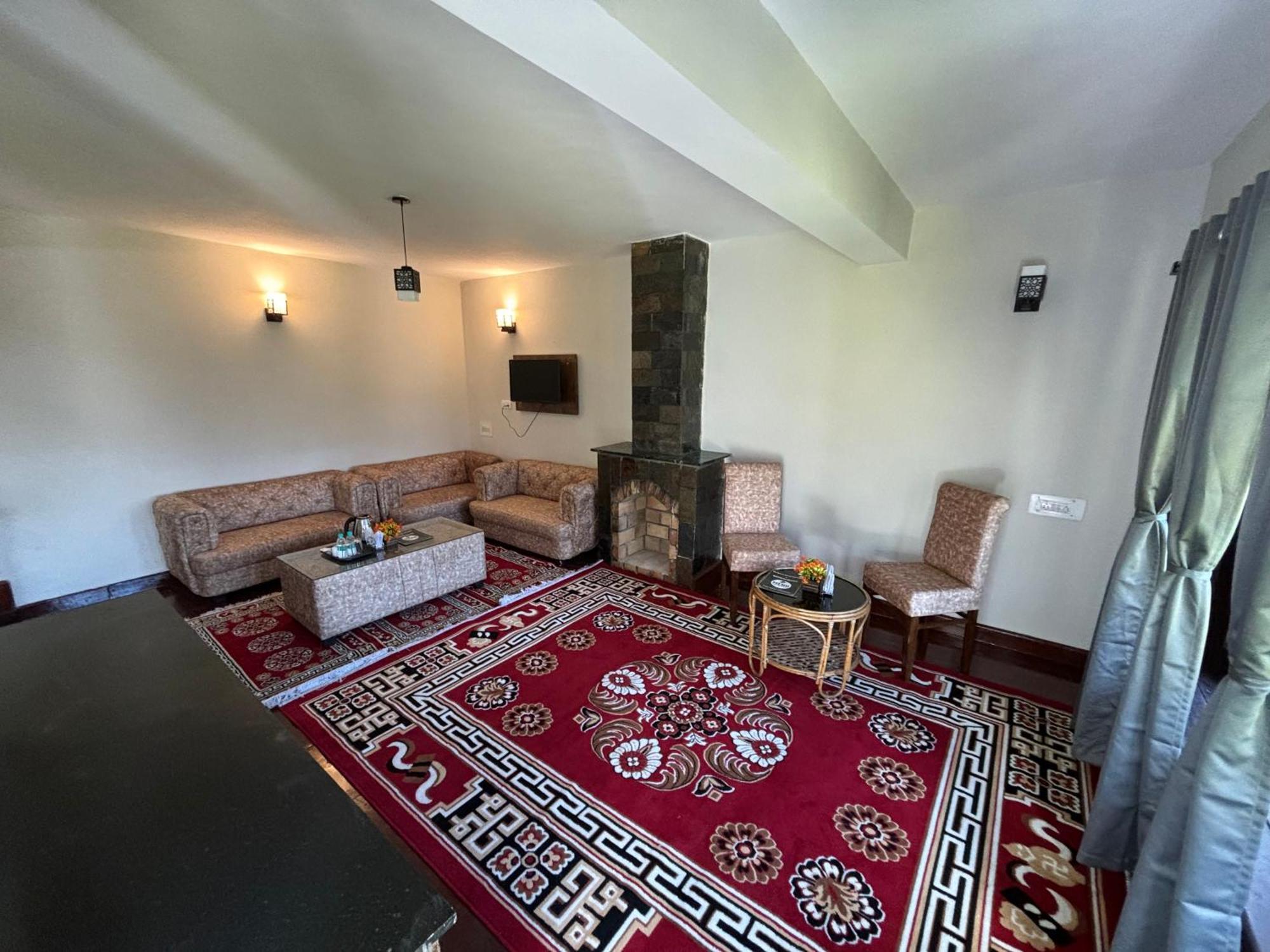 Kumaon Roop Resort Near Kainchi Dham Nainital Bagian luar foto