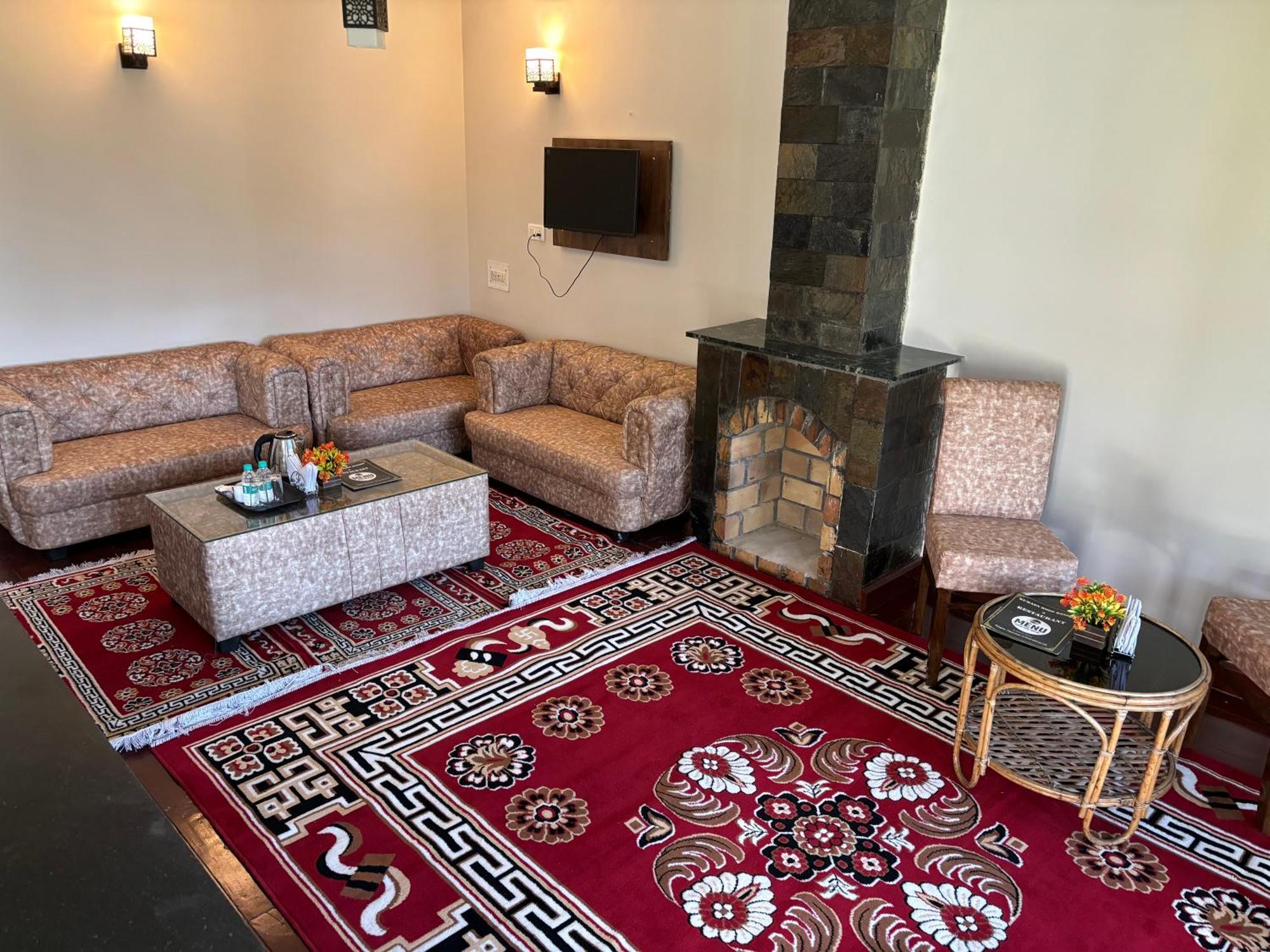 Kumaon Roop Resort Near Kainchi Dham Nainital Bagian luar foto