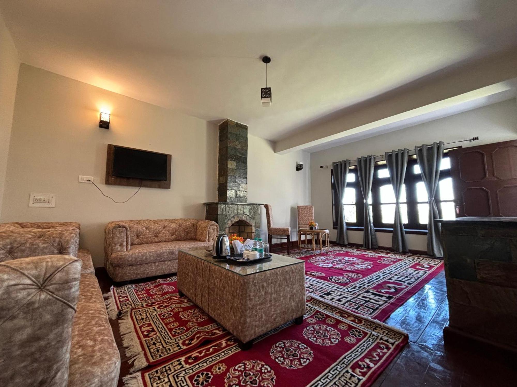 Kumaon Roop Resort Near Kainchi Dham Nainital Bagian luar foto